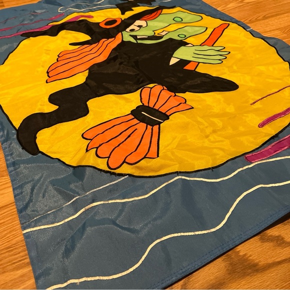 VTG 1994 LARGE HALLOWEEN WITCH FLAG 39" X 27" Reversible. - Picture 4 of 9
